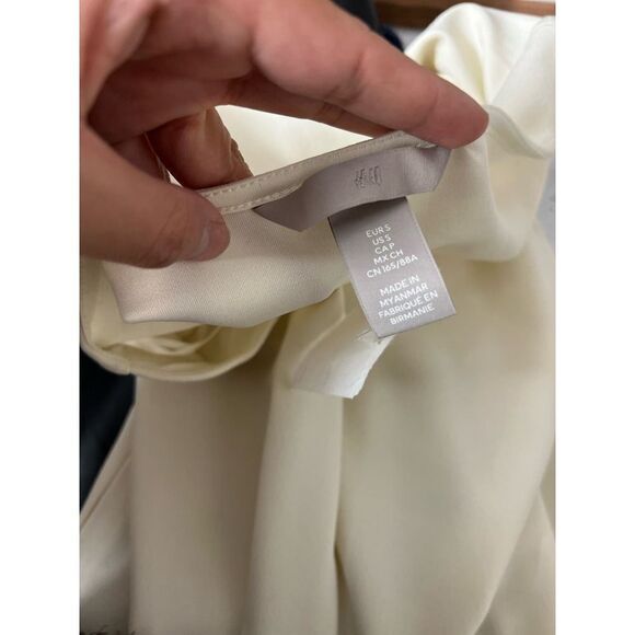 H&M white blouse - Picture 4 of 5